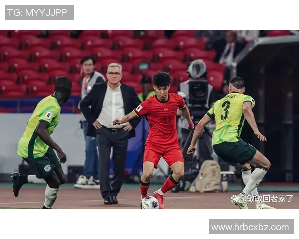 足球球星亲自辅导儿子训练 揭秘明星父亲如何传授足球技巧与人生智慧